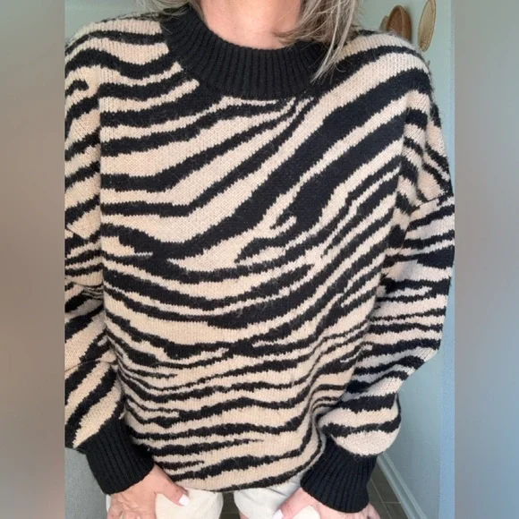 Sanctuary Animal-Print Sweater Size Medium - Picture 6 of 8